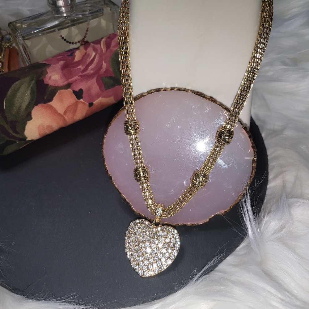 Gold tone mesh chain & heart crystal pendant